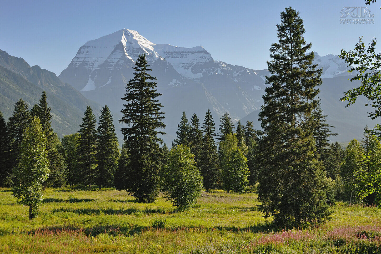 Mount Robson Mount Robson (3800m) is de hoogste berg van de Rocky Mountains en ligt in het gelijknamige provinciale park. Stefan Cruysberghs
